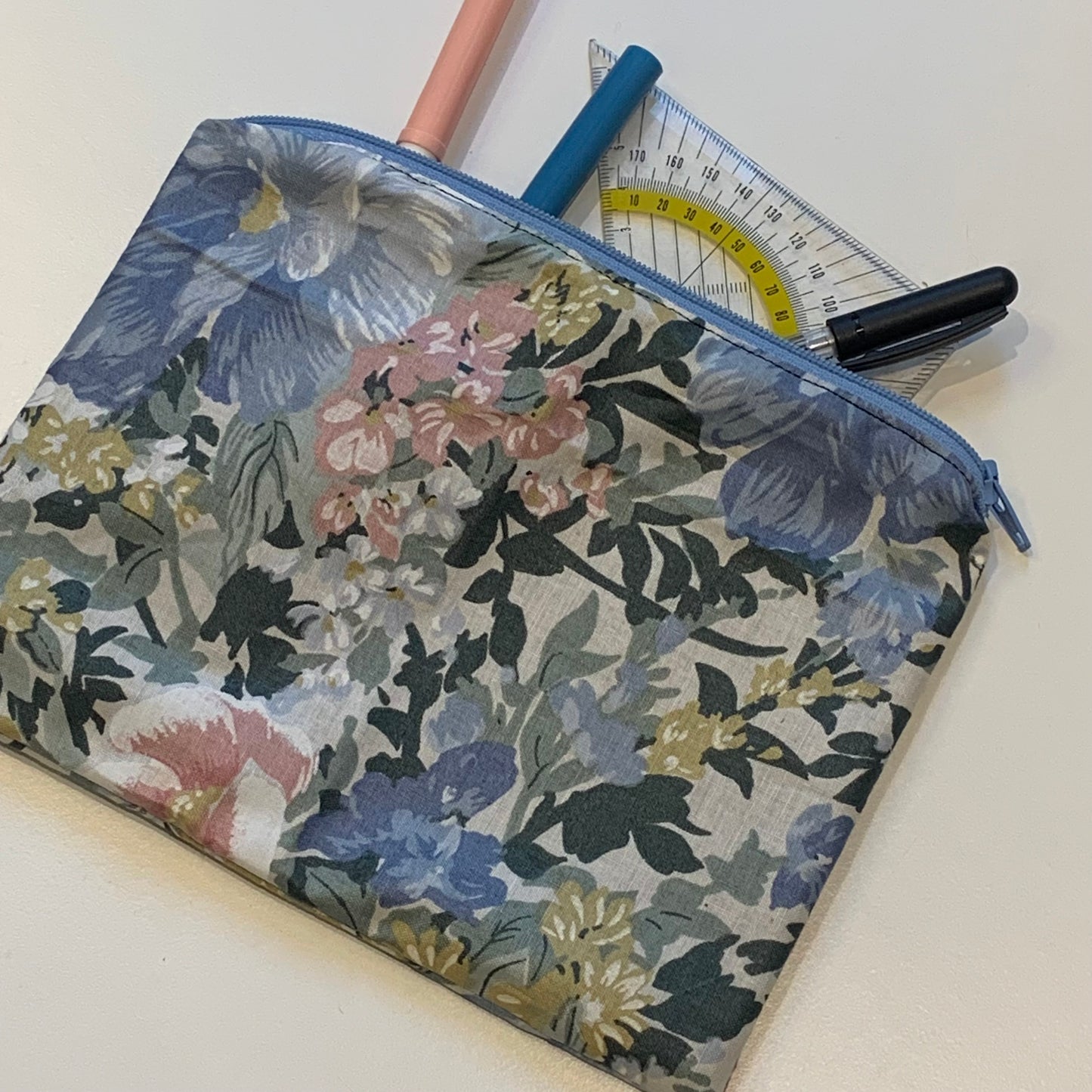 Etui; Sky Blossoms