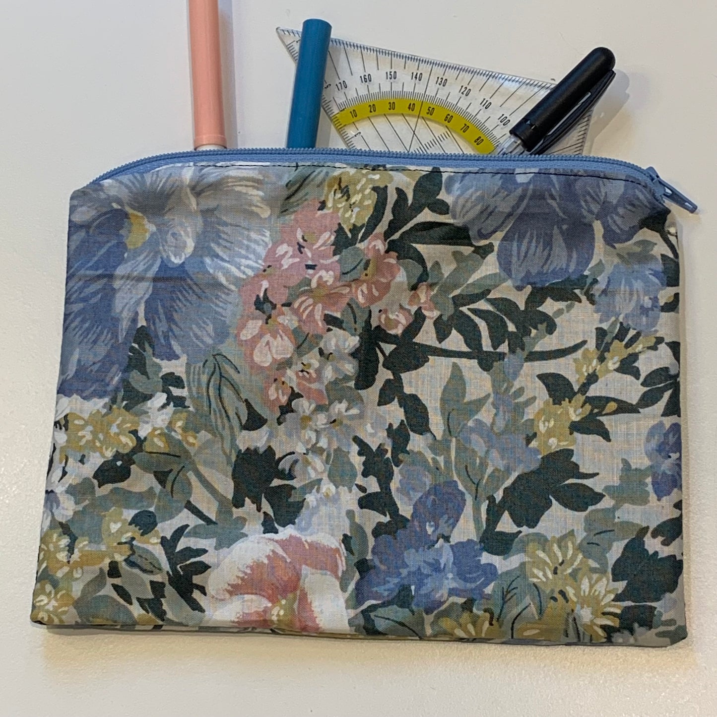 Etui; Sky Blossoms